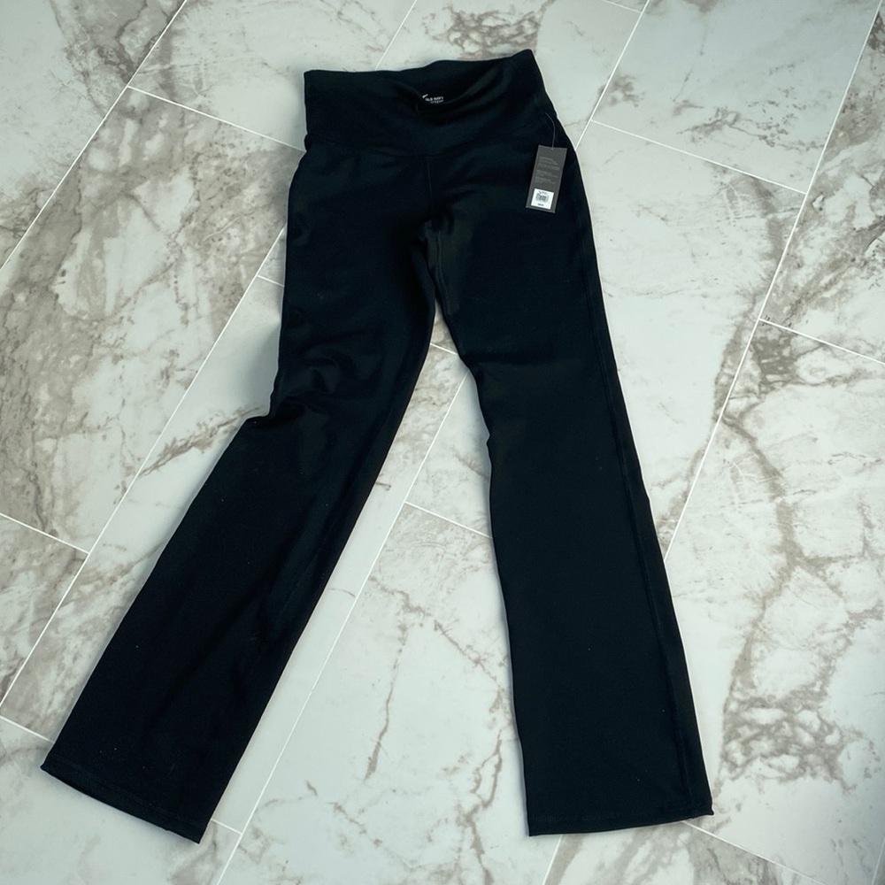 🥰Old Navy women straight leg high rise legging.Black. Size M. NWT